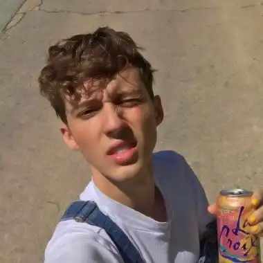 6686体育合作伙伴Ethan